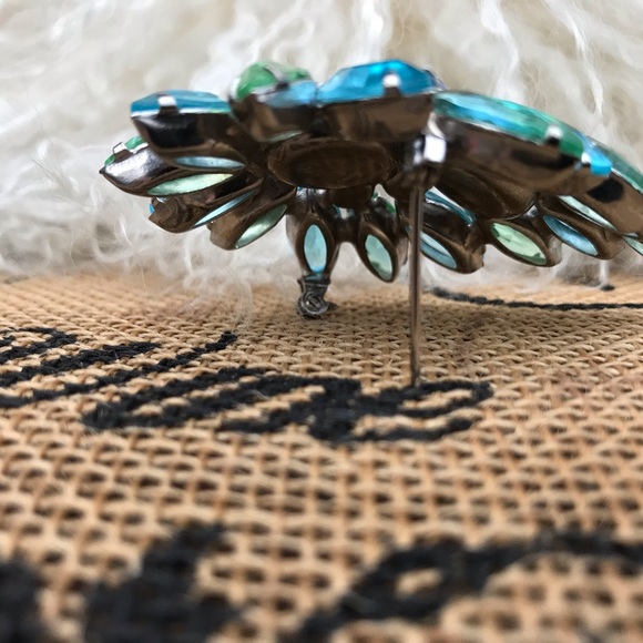 Weiss Brooch - Picture 7 of 15